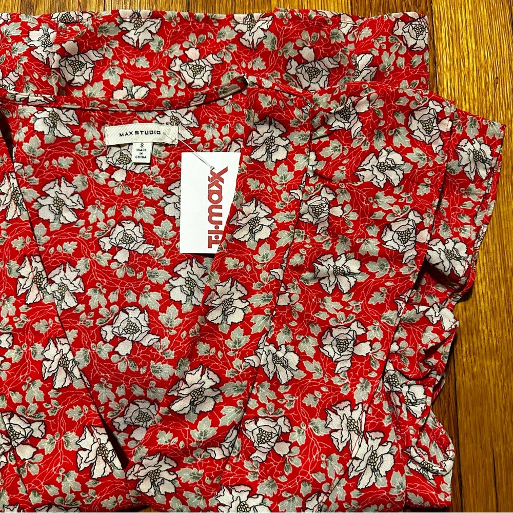 Max Studio floral flutter sleeve top - Picture 3 of 5